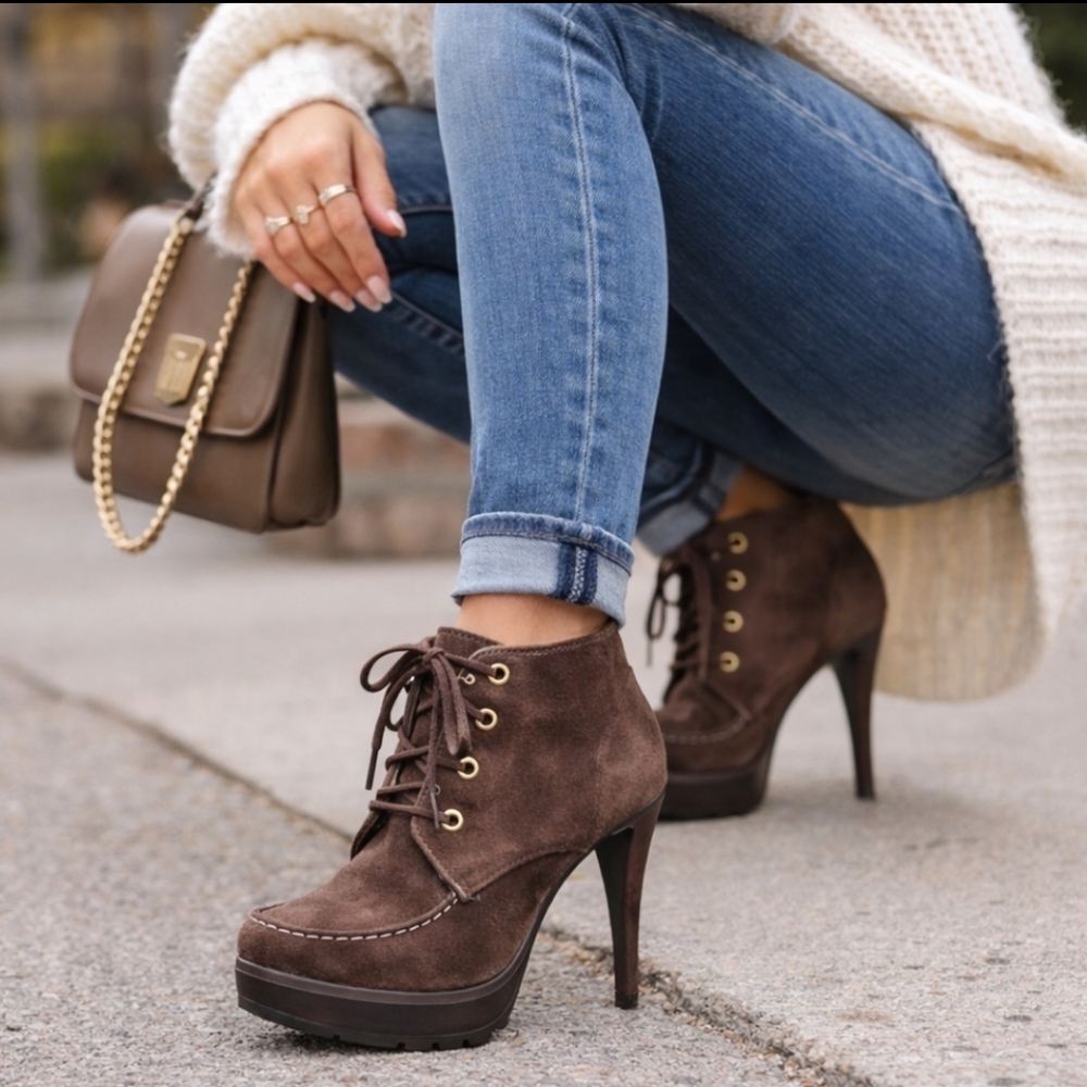 Envy Y2K It-Girl Molly Brown Chukka Suede Lace-up Platform Heeled Bootie 7.5M
